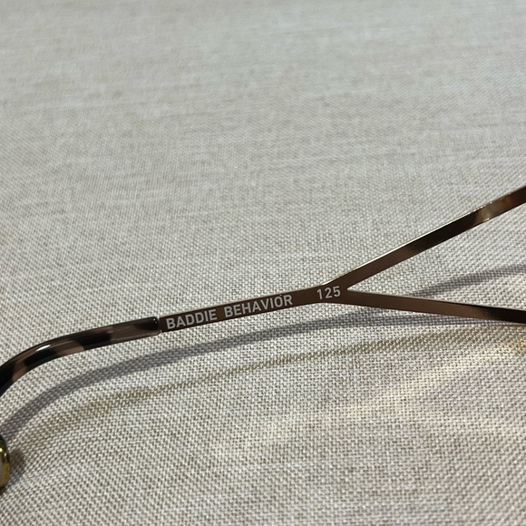 Quay Australia BADDIE BEHAVIOR Gold/ Orange Yellow - Picture 7 of 8